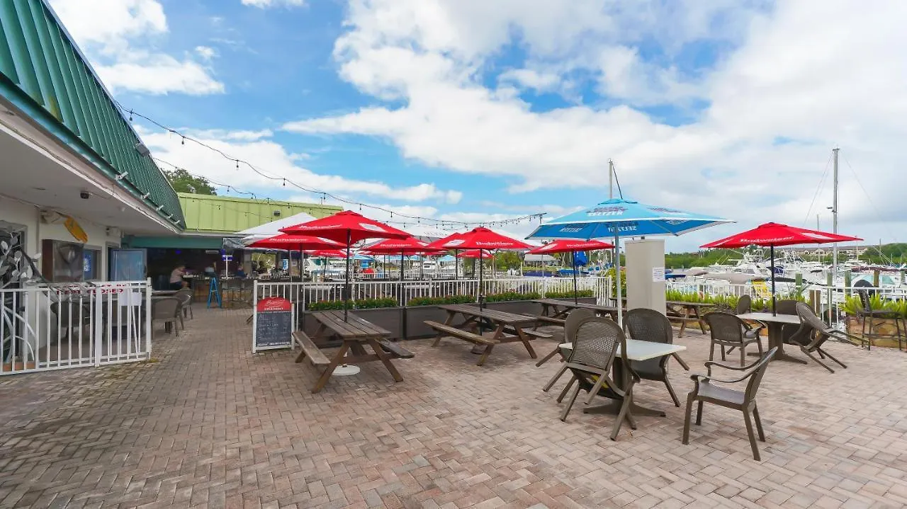 Sarasota Cay Club #612 - Heated Pool, Bunk Beds, Huge Tv, Tiki Bar, More!