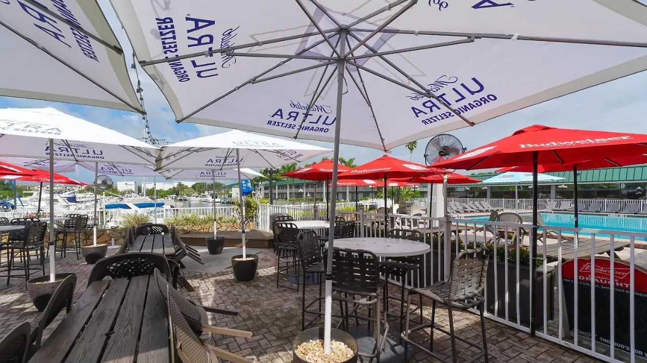 Aparthotel Sarasota Cay Club #612 - Heated Pool, Bunk Beds, Huge Tv, Tiki Bar, More!