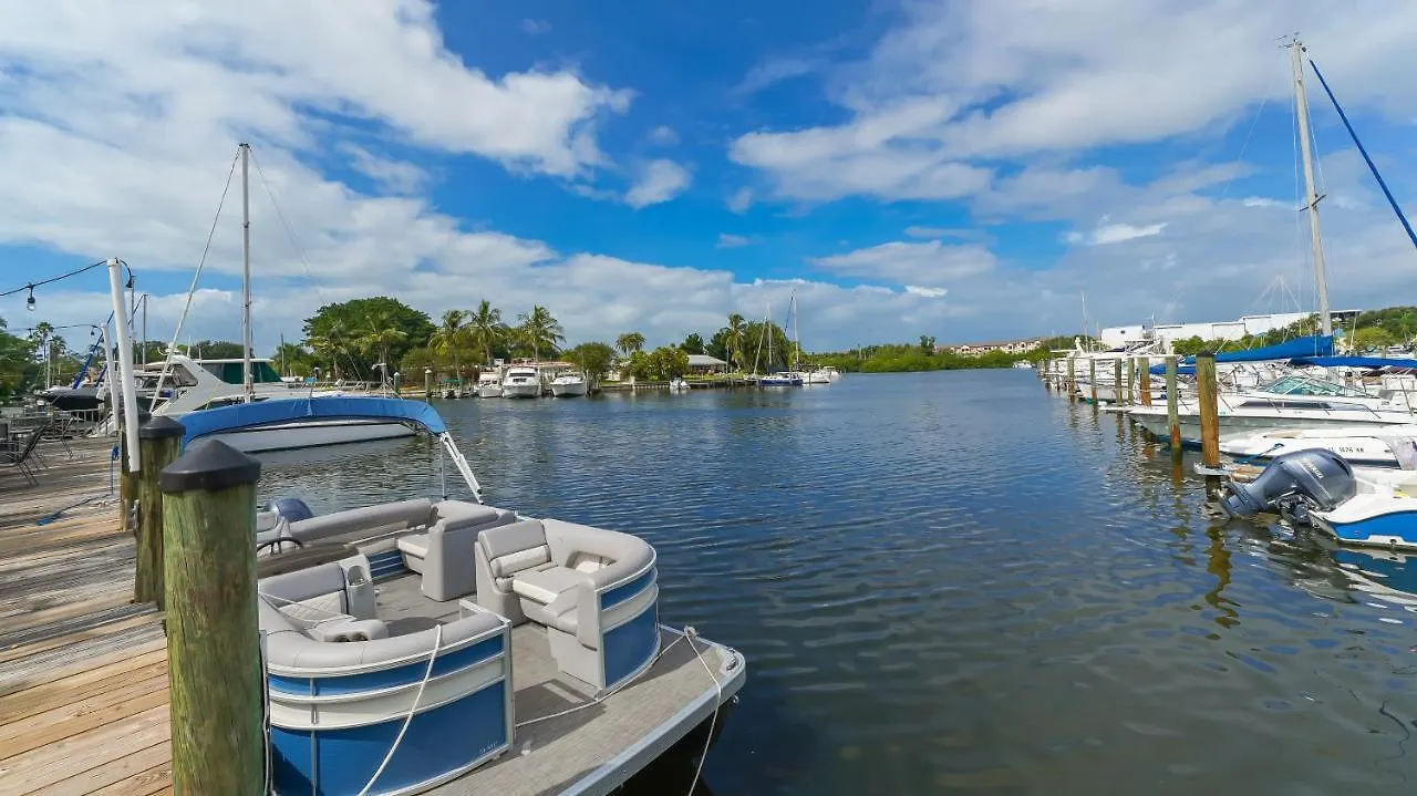 Sarasota Cay Club #612 - Heated Pool, Bunk Beds, Huge Tv, Tiki Bar, More! United States