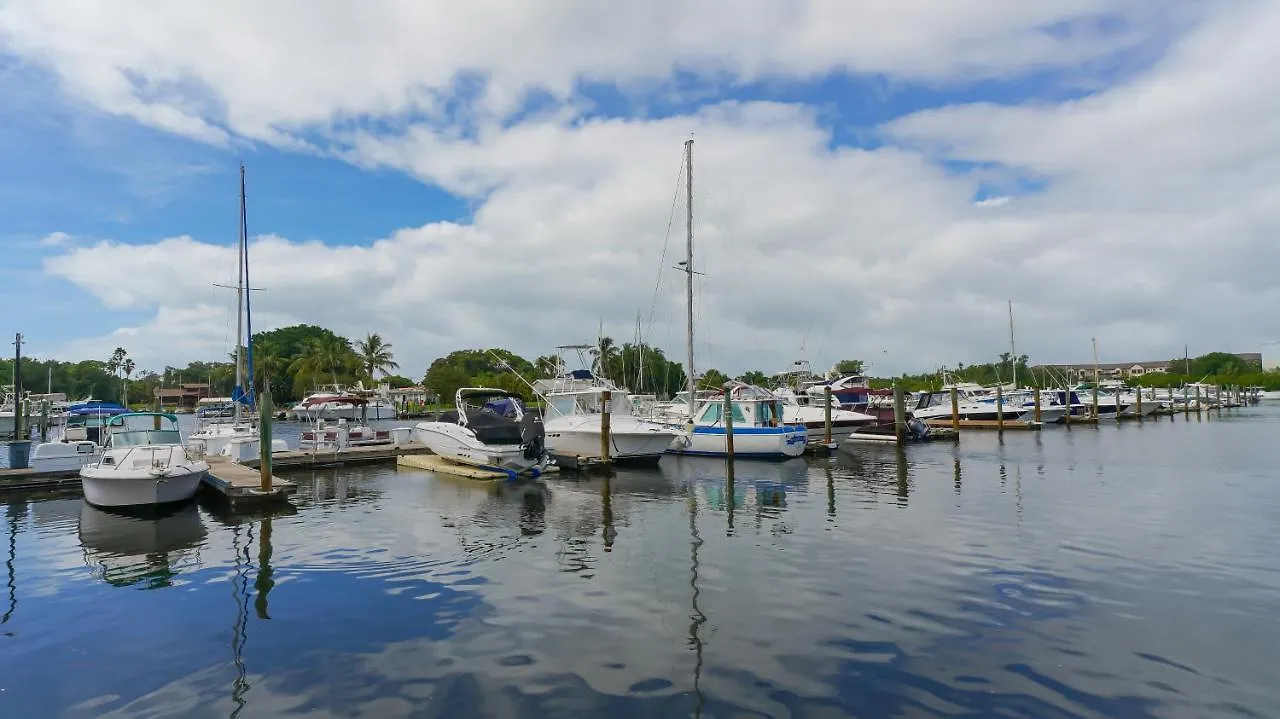Sarasota Cay Club #612 - Heated Pool, Bunk Beds, Huge Tv, Tiki Bar, More! 0*,  United States