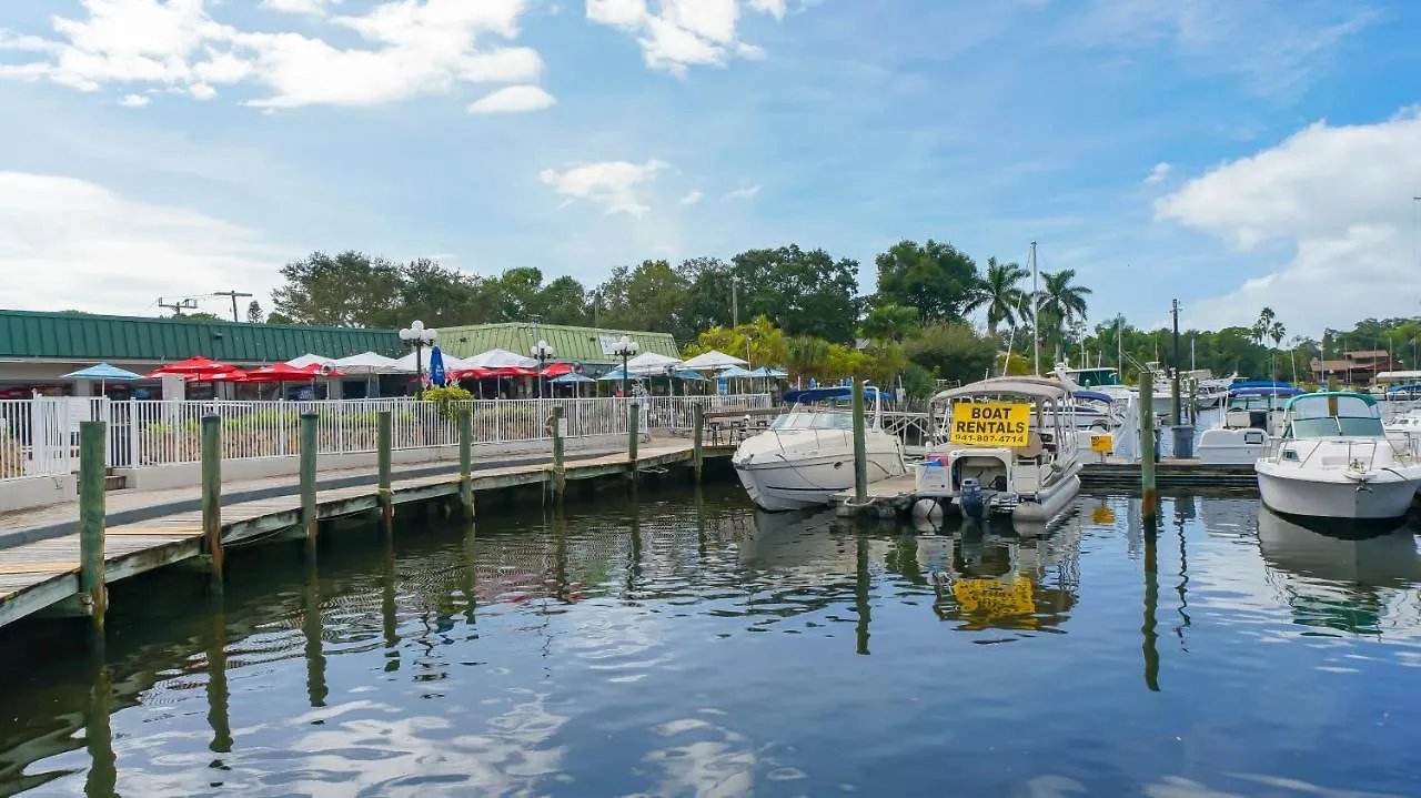 Sarasota Cay Club #612 - Heated Pool, Bunk Beds, Huge Tv, Tiki Bar, More!