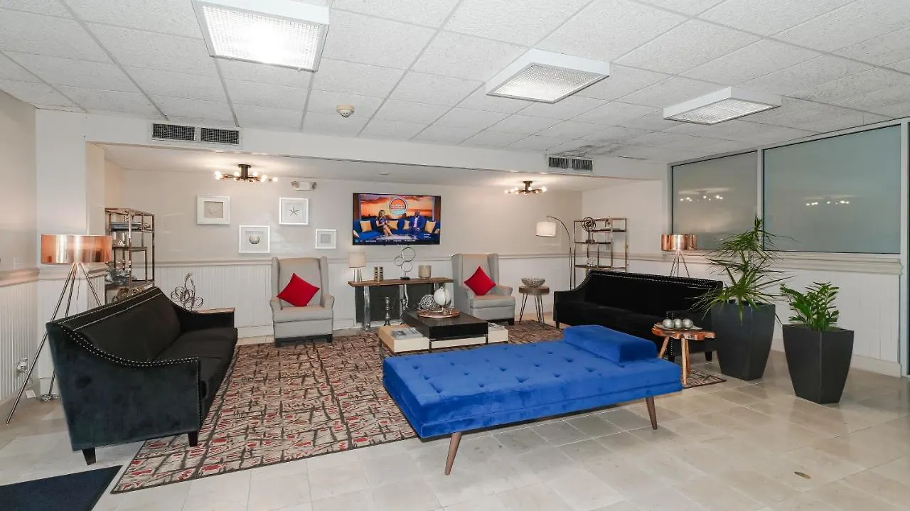 Aparthotel Sarasota Cay Club #612 - Heated Pool, Bunk Beds, Huge Tv, Tiki Bar, More!