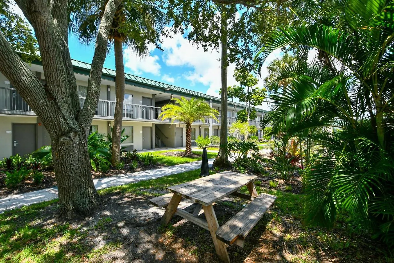 Sarasota Cay Club #612 - Heated Pool, Bunk Beds, Huge Tv, Tiki Bar, More! United States