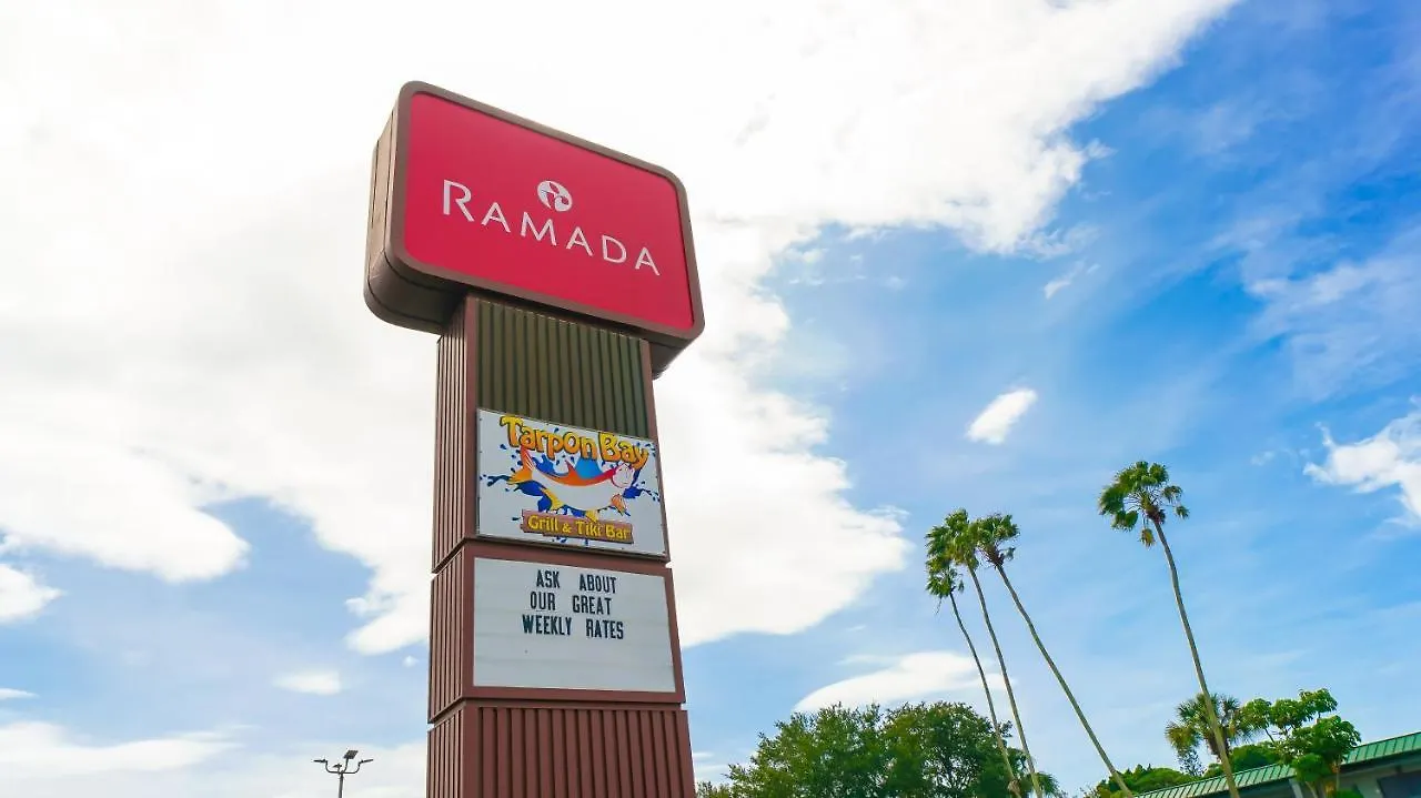 Aparthotel Sarasota Cay Club #612 - Heated Pool, Bunk Beds, Huge Tv, Tiki Bar, More!