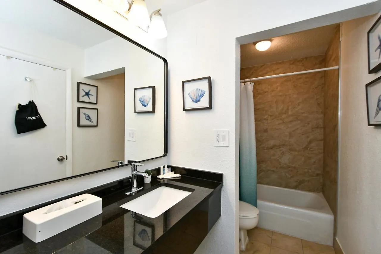 Aparthotel Sarasota Cay Club #612 - Heated Pool, Bunk Beds, Huge Tv, Tiki Bar, More!