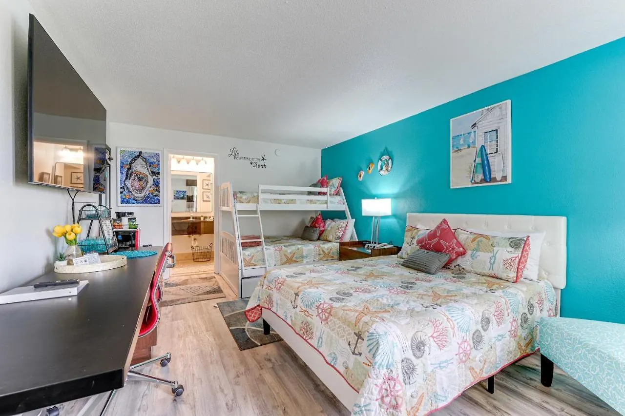 Aparthotel Sarasota Cay Club #612 - Heated Pool, Bunk Beds, Huge Tv, Tiki Bar, More! United States