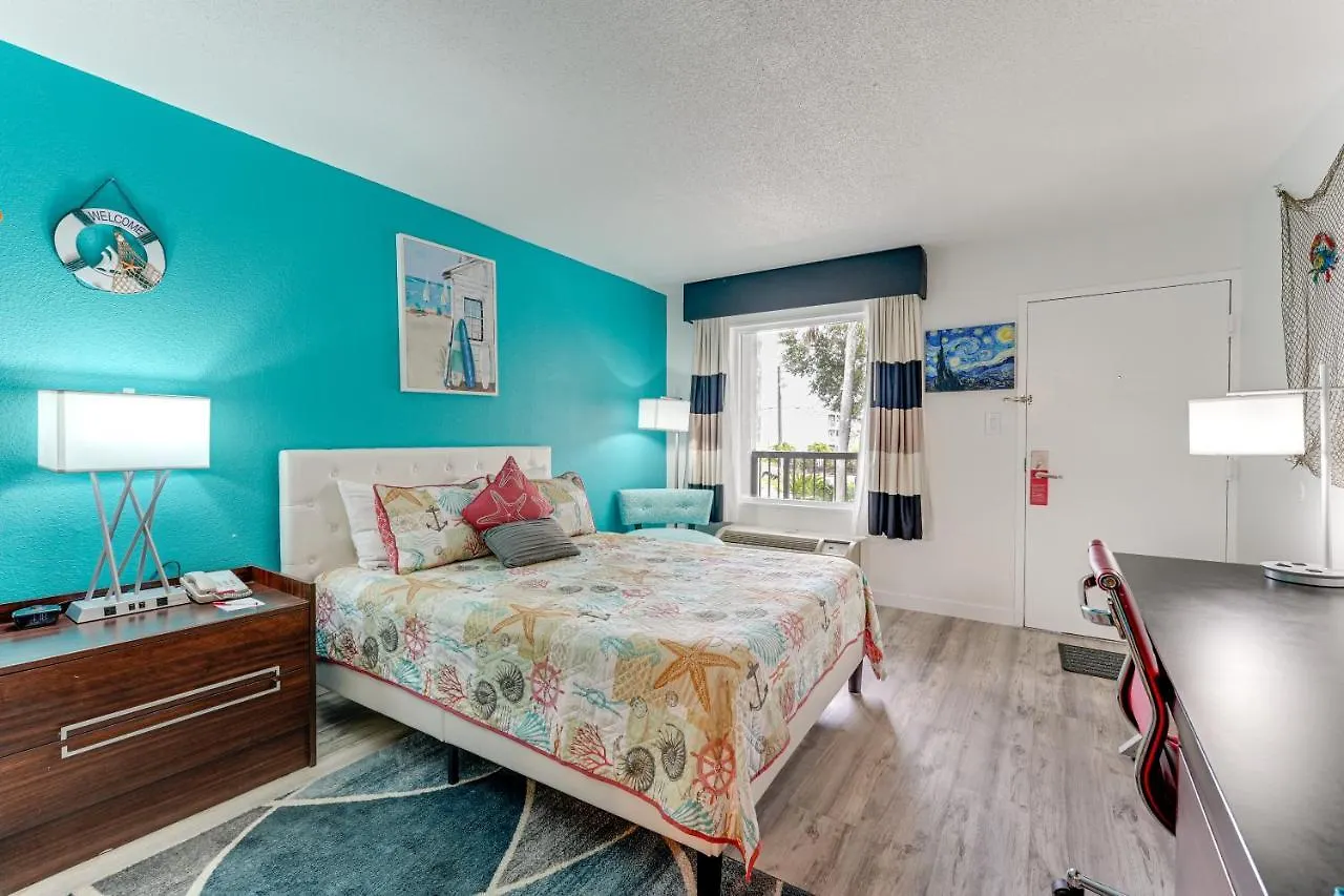 Sarasota Cay Club #612 - Heated Pool, Bunk Beds, Huge Tv, Tiki Bar, More!
